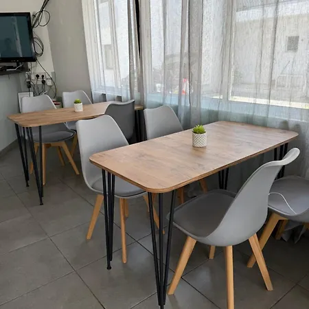 1br Flat W Double Bed Rm 3